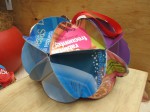 Bolas Navideñas de tarjetas o papel reciclado
