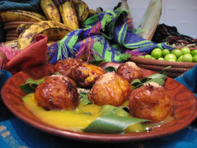 Croquetas de plátanos  con queso mantequilla y salsa de naranja